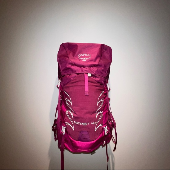 OSPREY Handbags - Osprey Tempest 40L Backpack MINT CONDITION